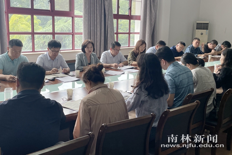 学校召开学生工作委员会会议 布置新学期学生工作